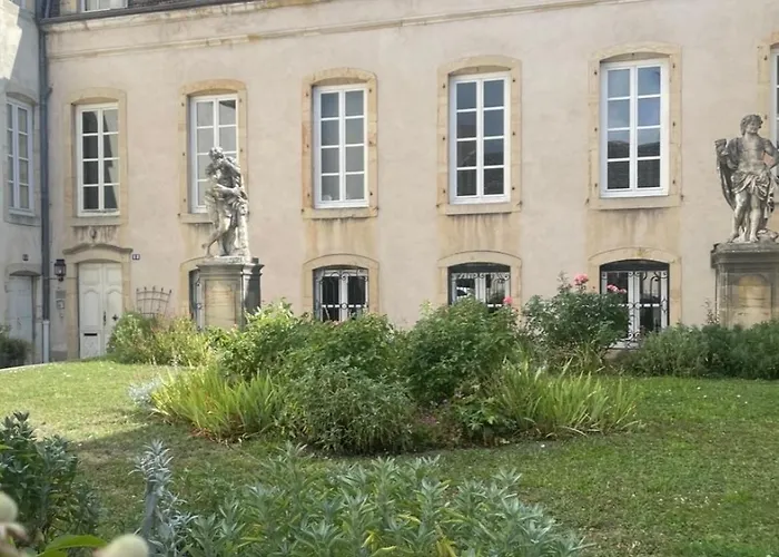 Le Jardin Des Chanceliers 公寓