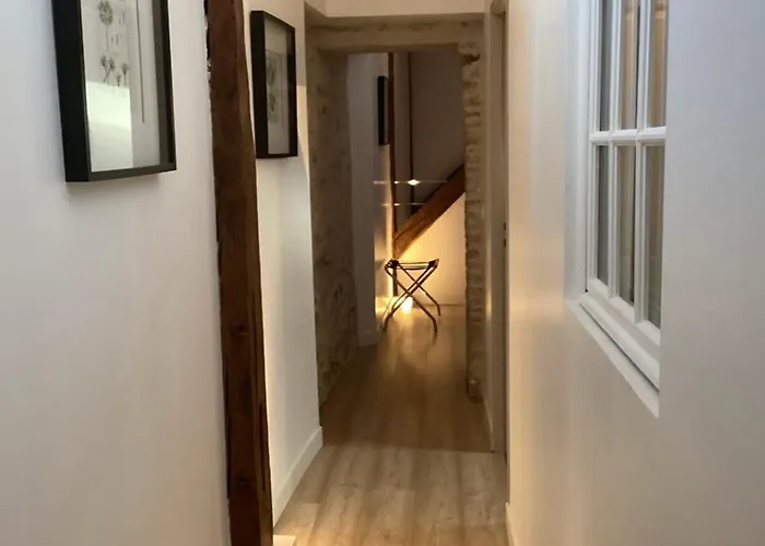 Le Jardin Des Chanceliers 公寓 *